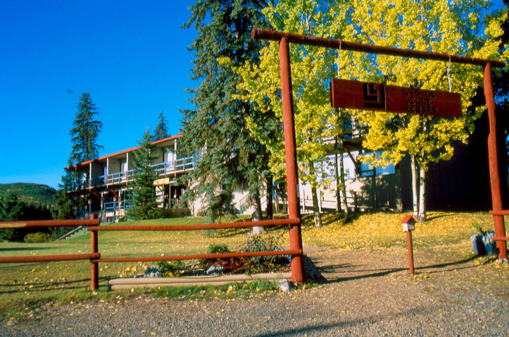 Lac Le Jeune Nature Resort Logan Lake Exteriör bild